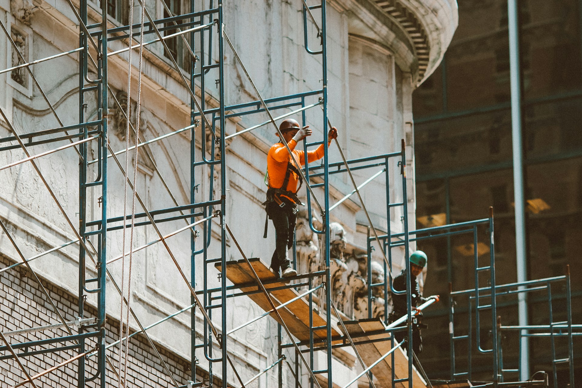 Scaffolding Cost for a Bungalow: Lower Heights, Lower Prices?