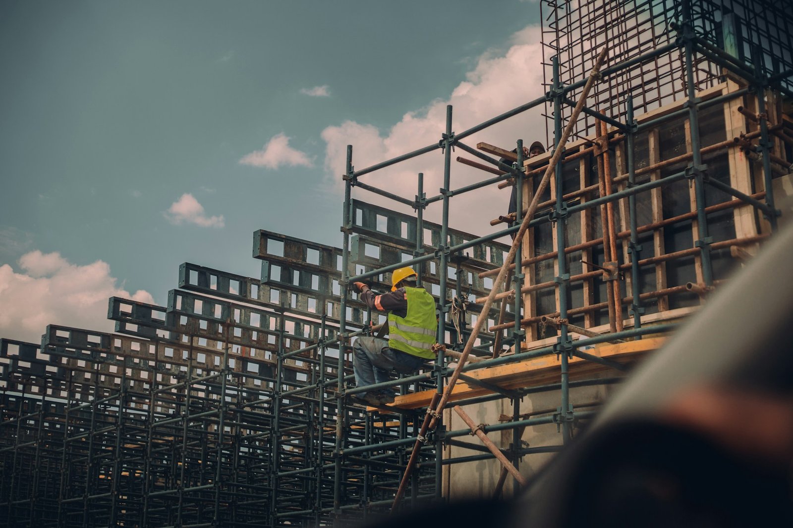 Do You Need Scaffolding to Replace Windows?